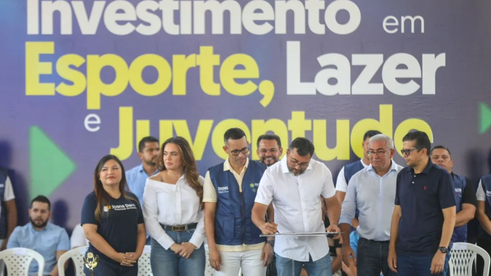 Wilson Lima assina ordem de serviço para reforma do Estádio Carlos Zamith