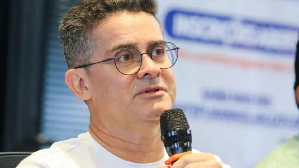 “Prefeito pintor”: David Almeida minimiza gastos milionários com tintas em Manaus