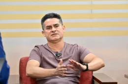 TRE-AM multa campanha de David Almeida por irregularidades em propaganda eleitoral