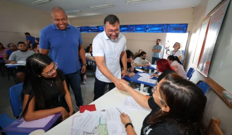 Wilson Lima entrega escola revitalizada na 14ª edição do Governo Presente na Zona Leste