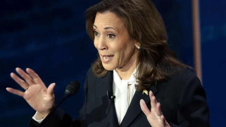 Trumpistas acusam Kamala de usar ponto disfarçado de brinco em debate