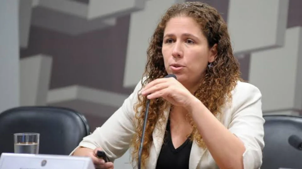Esther Dweck assume interinamente o Ministério dos Direitos Humanos no lugar de Silvio Almeida