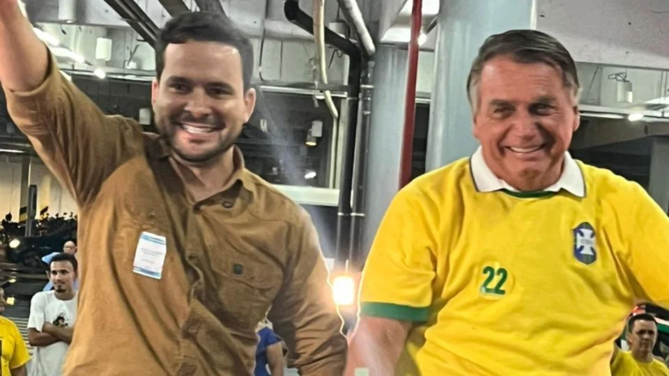Vídeo: Bolsonaro desembarca em Manaus para agenda política