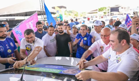 Roberto Cidade cria QG para adesivagem de veículos em Manaus