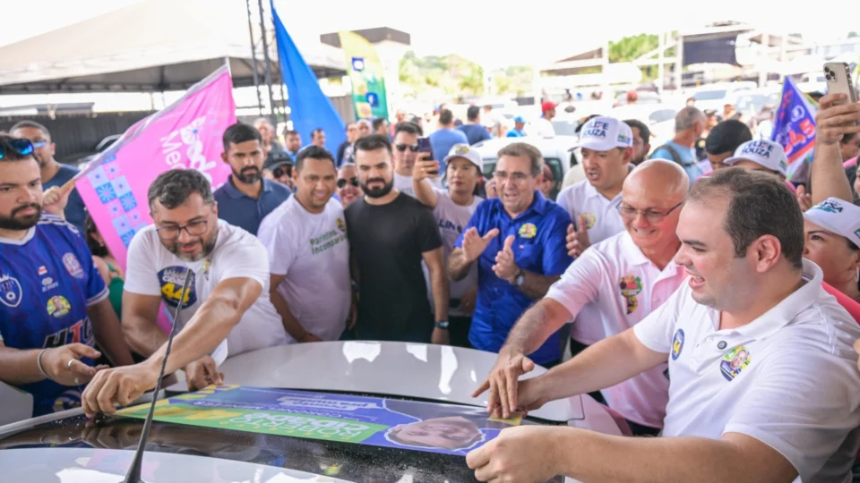 Roberto Cidade cria QG para adesivagem de veículos em Manaus
