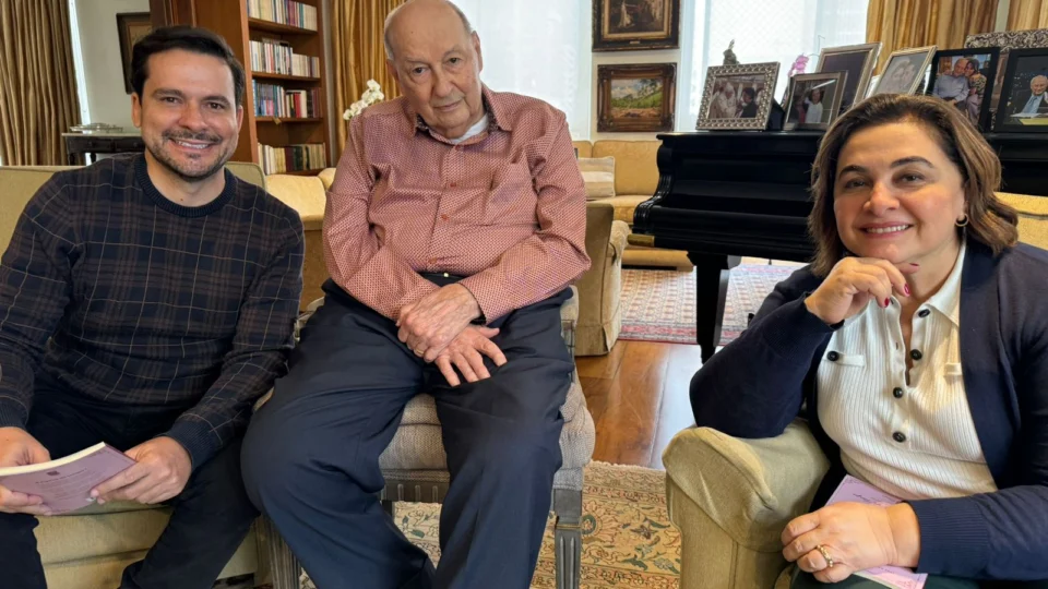 Ives Gandra declara apoio a Alberto Neto e Maria do Carmo