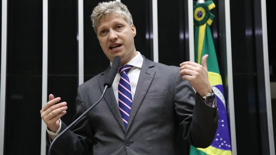 Vídeo: Marcel van Hattem revela motivos da omissão de senadores sobre impeachment de Moraes