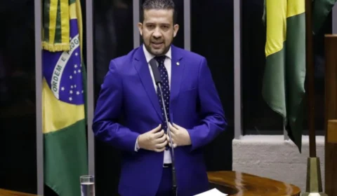 PF indicia Janones em investigação sobre rachadinha