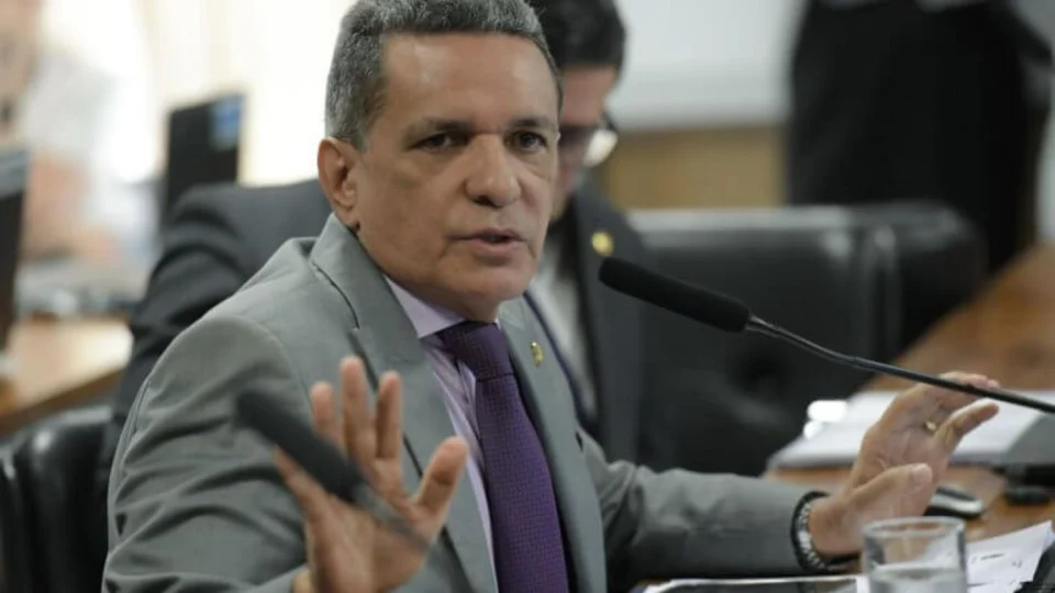 “Lula trai o povo do campo ao vetar adiamento de dívidas rurais”, afirma senador Mecias