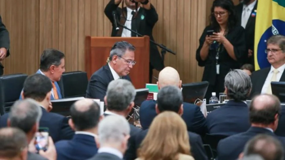 Mauro Campbell toma posse como corregedor nacional e cita incêndios pelo país