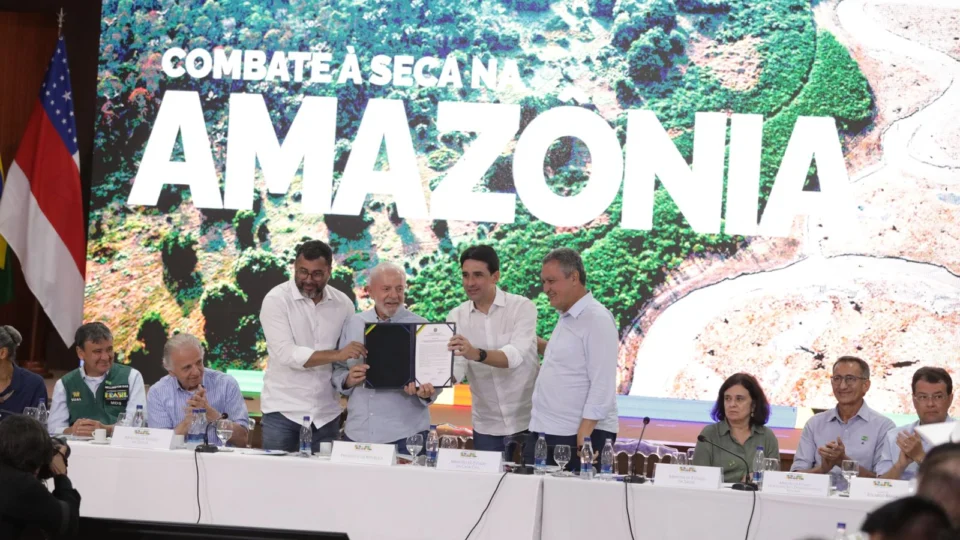 Wilson Lima tem pedido atendido e governo federal assina termos para pavimentação de trecho da BR-319 e início de dragagem no AM