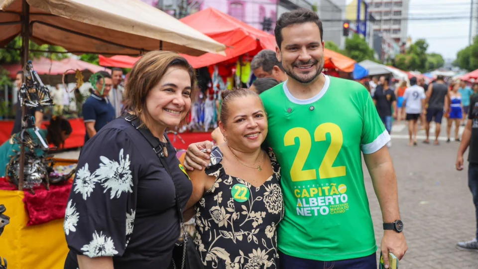 Alberto Neto e Maria do Carmo defendem liberalismo econômico em visita à feira da Eduardo Ribeiro