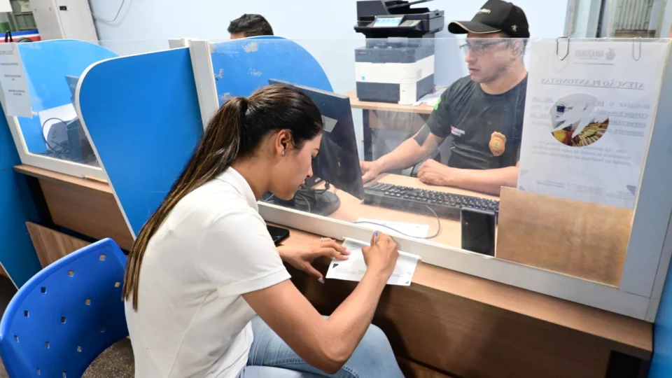 Durante comício, Brena Dianná e equipe são atacadas violentamente