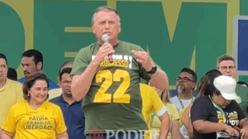“Acredito que mais cedo ou mais tarde nós voltaremos a normalidade”, diz Bolsonaro em Manaus