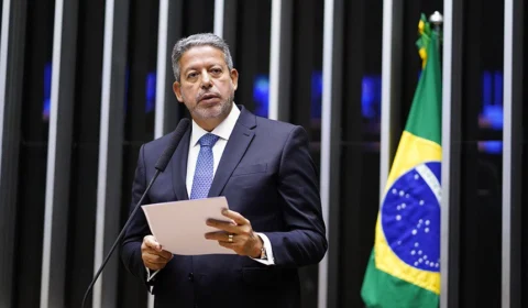 Arthur Lira alerta para insegurança jurídica após bloqueio das contas da Starlink por Moraes