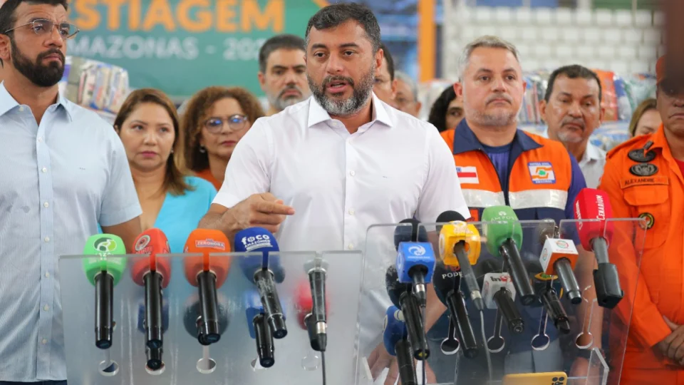 Wilson Lima acompanha envio de ajuda humanitária para comunidades rurais de Manaus