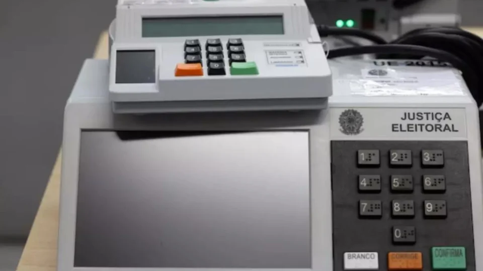 Candidatas e candidatos têm até as 22h de hoje para fazer propaganda eleitoral nas ruas