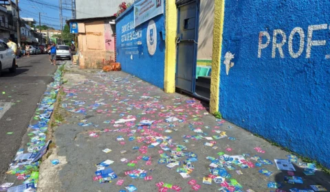 Derrame de santinhos é registrado em diversas ruas do bairro Coroado