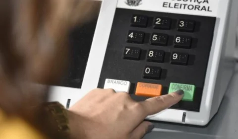 Eleitora é presa após fotografar voto em cabine de votação no bairro Novo Aleixo em Manaus