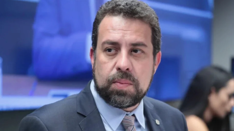 Boulos tenta impedir divulgação de pesquisa Datafolha; TRE nega
