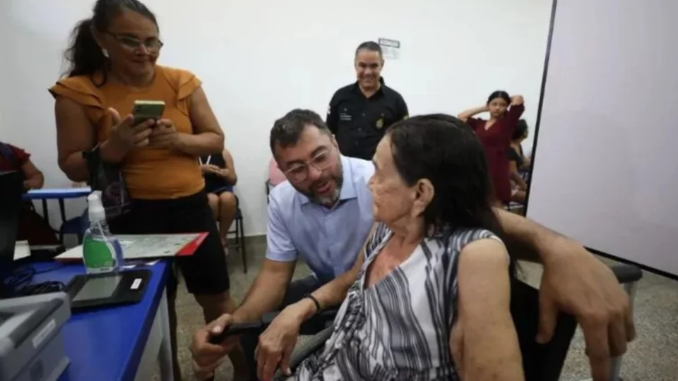 Wilson Lima apresenta balanço de 5,5 mil carteiras emitidas pelo governo