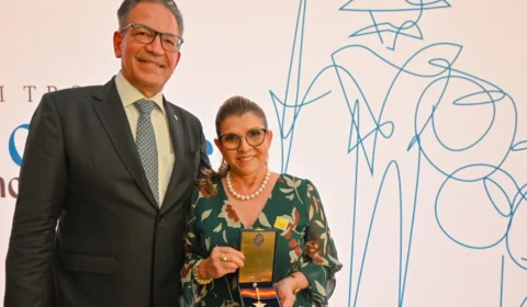 Ministro Mauro Campbell Marques e presidente do TJAM, Nélia Caminha, são homenageados com a medalha