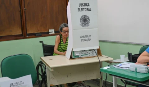 Eleitora da 2ª Zona Eleitoral supera dificuldades e dá exemplo de cidadania em Manaus