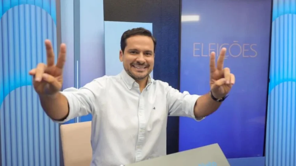 Capitão Alberto Neto denuncia censura em suas redes sociais durante último debate entre candidatos