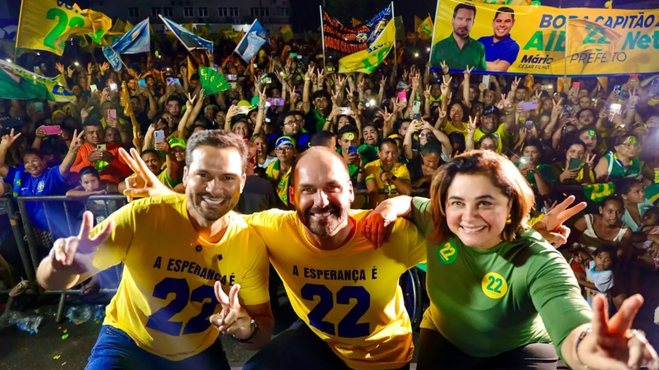 ‘Domingo o povo vai dar a resposta nas urnas’; Eduardo Bolsonaro pede voto ao 22 e reforça mudança