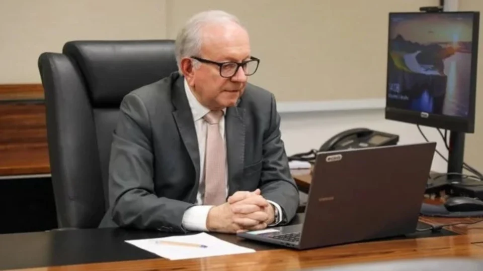 TRE vai usar câmeras de segurança para flagrar poluição de santinhos no domingo em Manaus