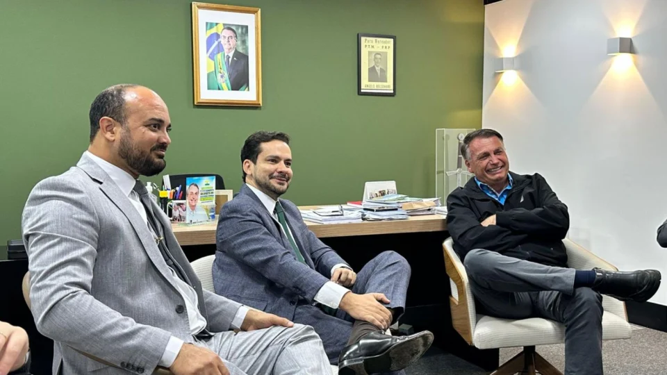 Alberto Neto se reúne com ex-presidente Jair Bolsonaro para alinhar oposição e planejar 2026