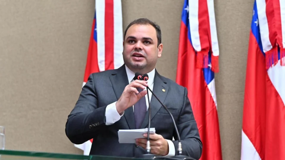 Roberto Cidade é reeleito presidente da Aleam em nova eleição após decisão do STF