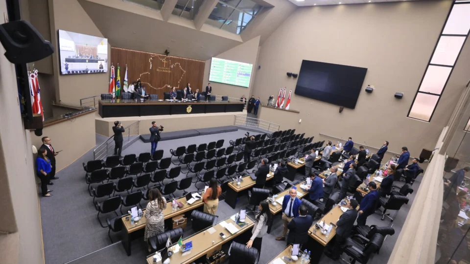 Saiba quem compõe a nova Mesa Diretora da Aleam para o biênio 2025-2026