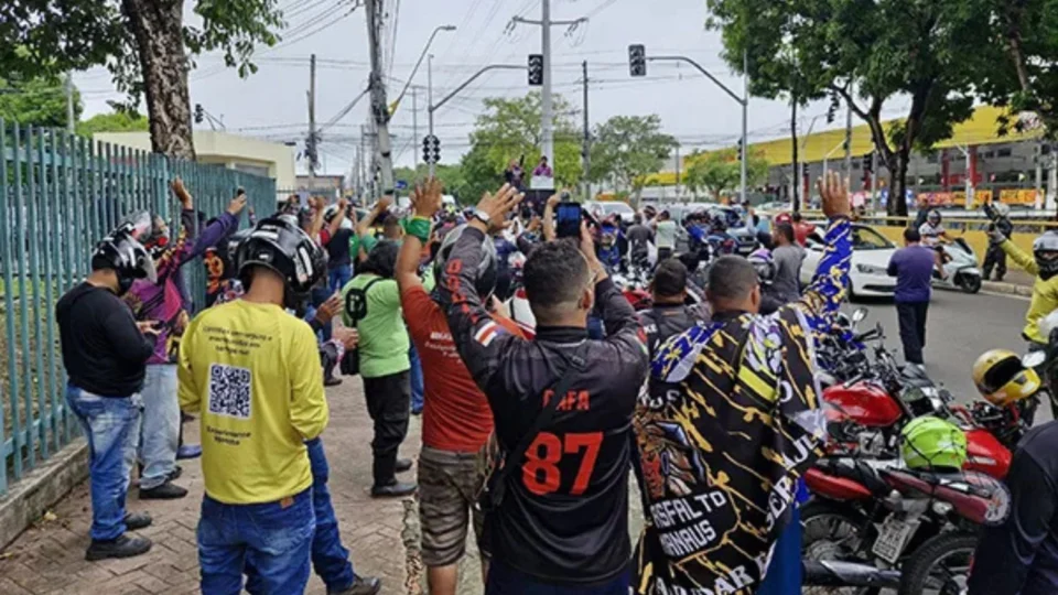Câmara de Manaus aprova urgência para projeto que propõe revogação da ‘Lei do Mototaxista’