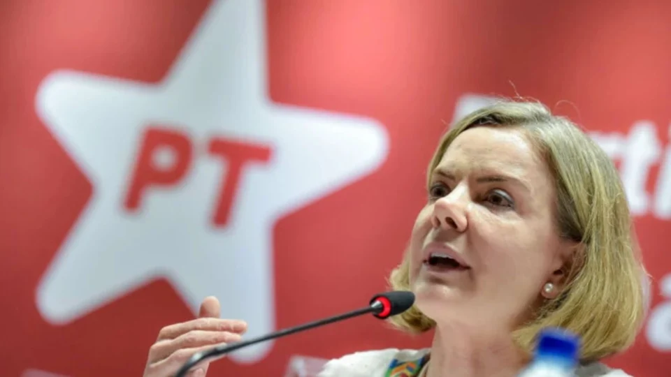 Aumento Selic: Gleisi acusa Copom de sabotar economia do país, mas decisão foi unânime no comitê