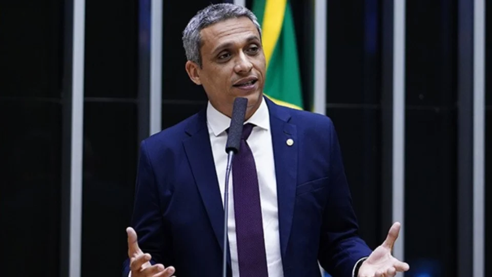 Gustavo Gayer critica operação da PF e ação de Alexandre de Moraes