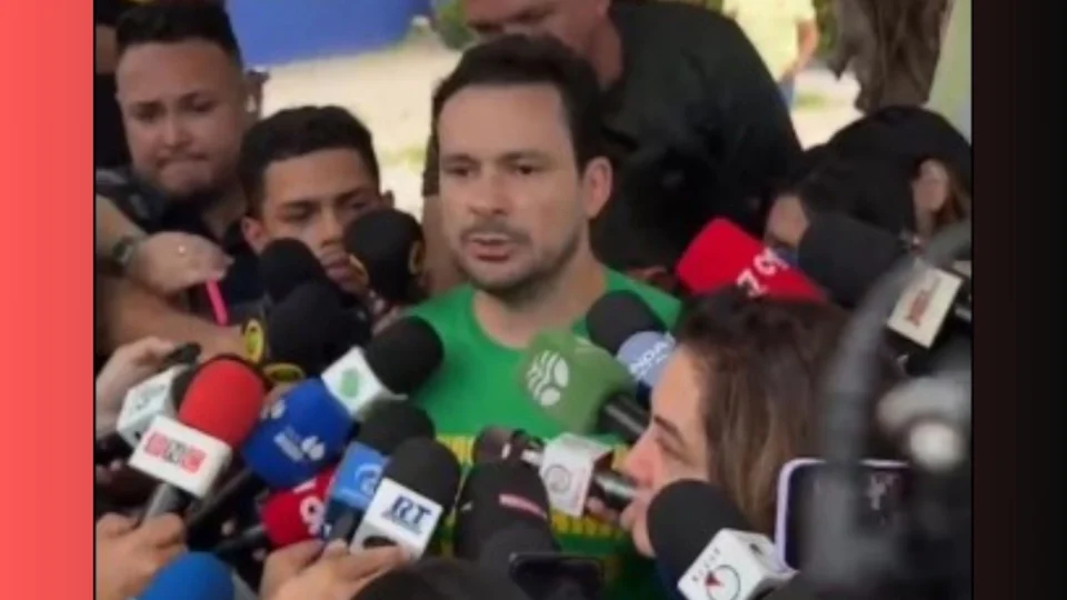 “A justiça dos homens é demorada, mas a justiça do povo será rápida”, diz Alberto Neto ao votar