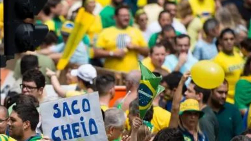 Protesto ‘Fora Moraes’ e ‘Não ao PSD’ é realizado na Avenida Paulista