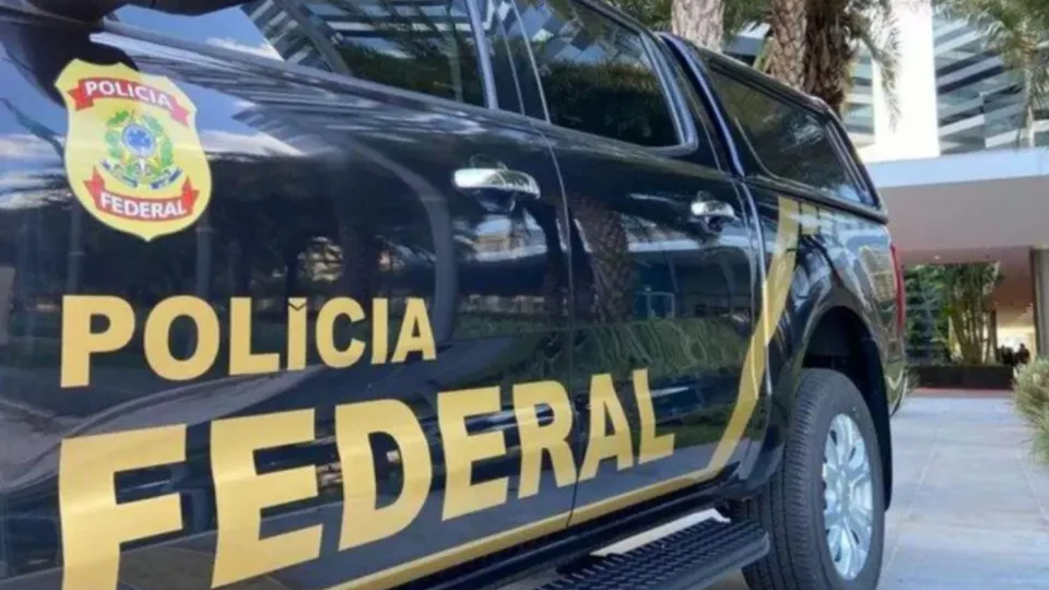 Operação da Polícia Federal mira filiação de Lula ao PL