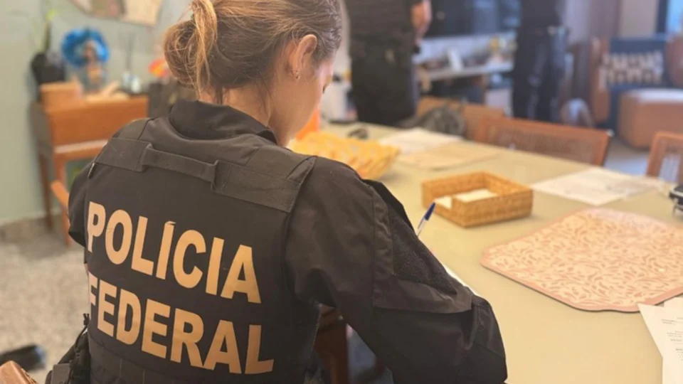 Após governo exonerar membros da alta cúpula, PF realiza ‘Operação Tupinambarana Liberta’