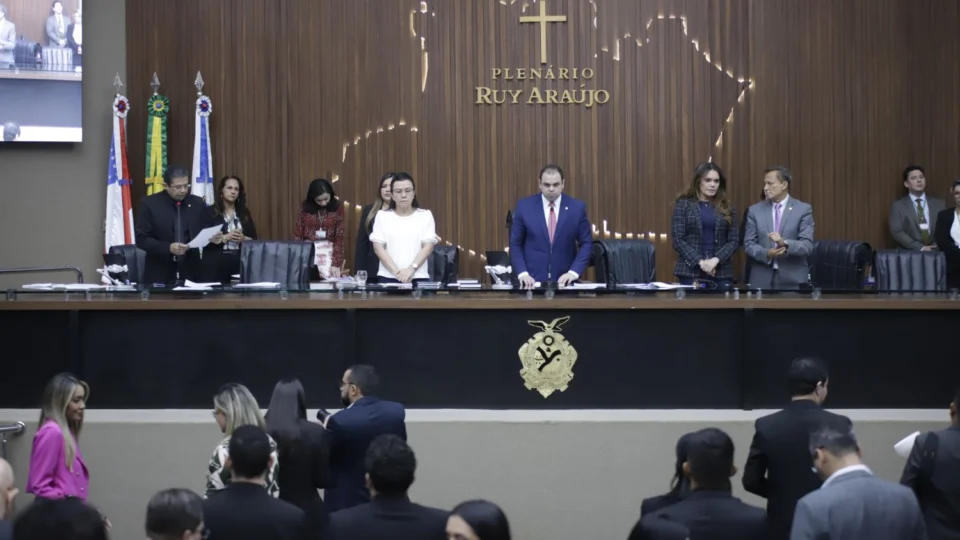 Aleam aprova projetos de proteção às mulheres; proposta sobre preços da gasolina gera bate-boca