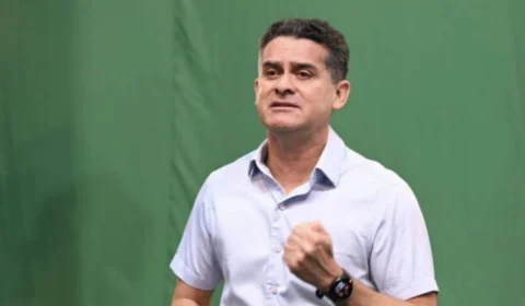 Prefeito David Almeida assina decreto de reajuste na taxa de iluminação pública em Manaus