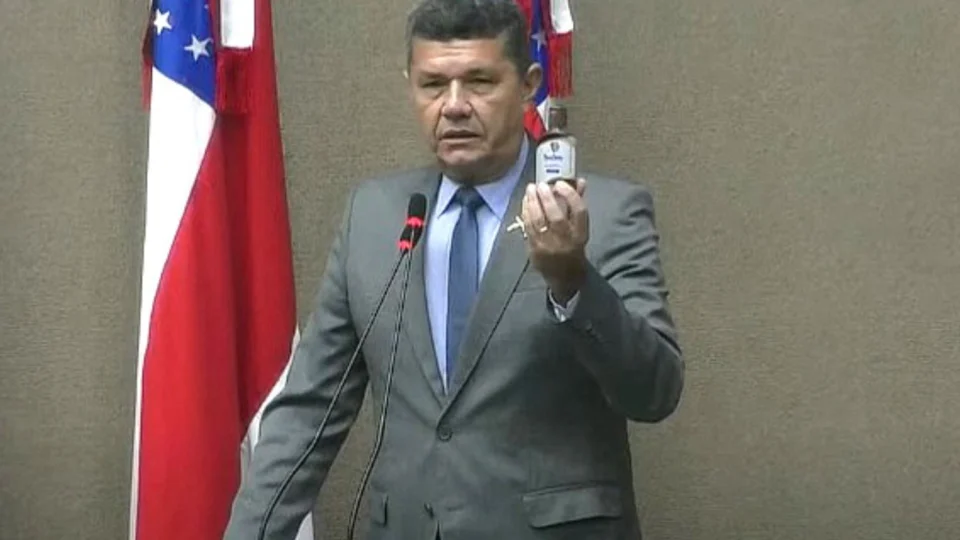 Comandante Dan diz que dará óleo de peroba para autoridades em protesto pela BR-319