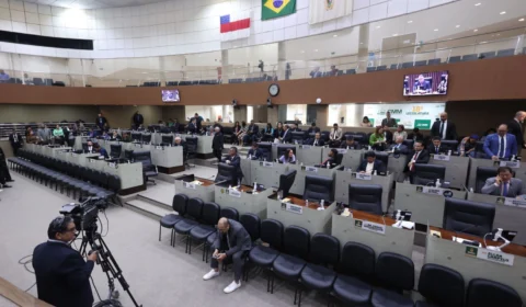 Vereadores autorizam David Almeida a remanejar R$ 4,2 bilhões do orçamento municipal