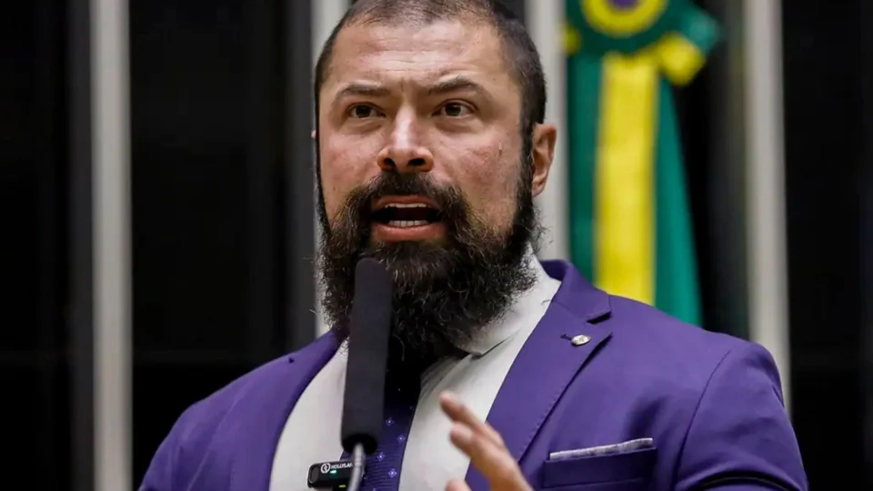 Relatoria da PEC que proíbe militar da ativa na política fica com PL