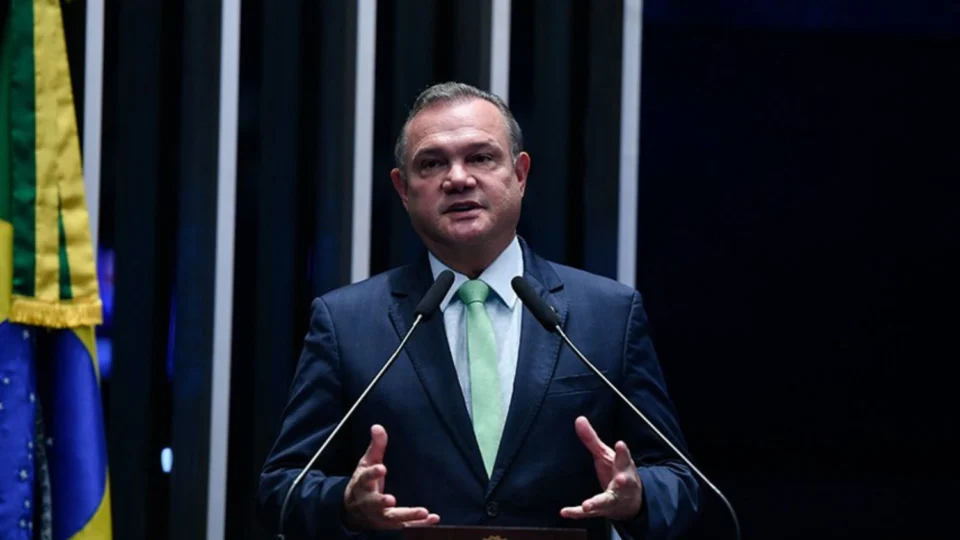 ‘Não podemos aceitar aumento de impostos para financiar os gastos do governo’, diz senador