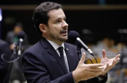 Com relatoria do Alberto Neto PLP das bancadas avança na Câmara e AM deve ter 10 deputados federais