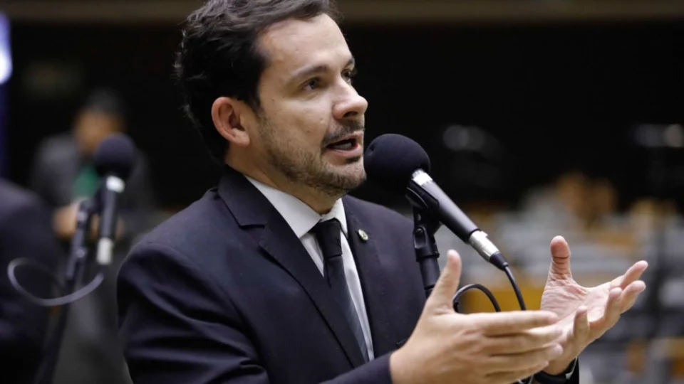 Com relatoria do Alberto Neto PLP das bancadas avança na Câmara e AM deve ter 10 deputados federais