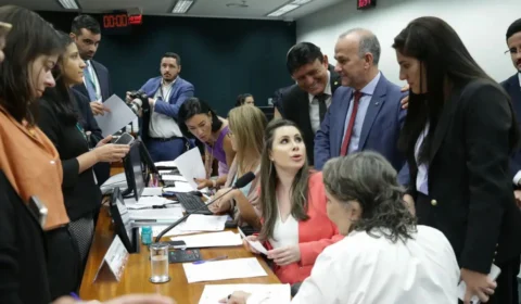 CCJ da Câmara adia votação de PEC que proíbe o aborto legal