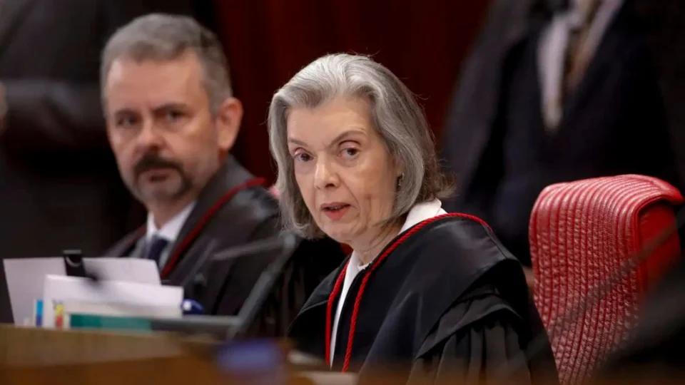 Presidente do TSE diz que explosões não afetarão trabalho do Judiciário